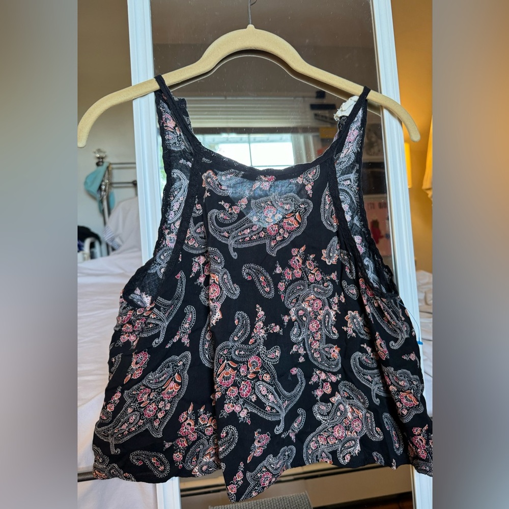 L.A. Hearts: Black printed crop cami shirt